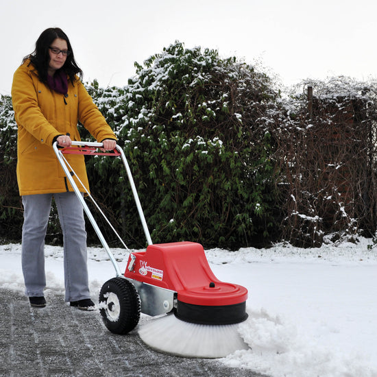 Akku Kehrmaschine für Schmutz, Laub, Schnee, geräuscharm WR 650 Akku