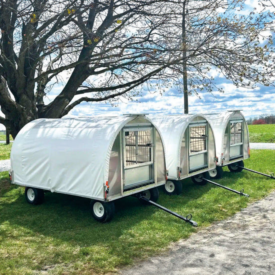 CHICKENTRAKTOR - Mobiler Hühnerstall aus Aluminium ca. 1,5 x 2,4 m, mit Solartür, Skylight & Winterverkleidung, ca. 30 Hühner