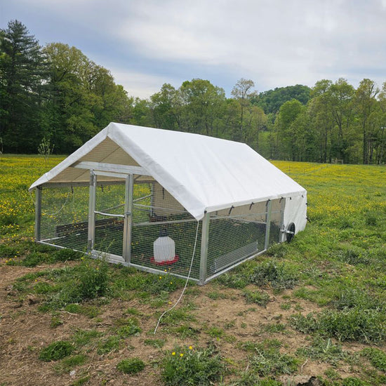 CHICKENTRAKTOR - Mobiler Hühnerstall aus Aluminium ca. 3 x 5,5 m, Gehge für bis zu 150 Hühner