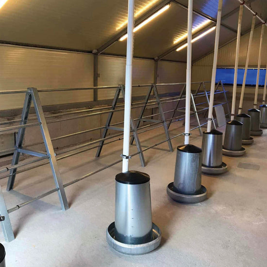 Pyramidenförmige klappbare Sitzstangen in zwei Größen